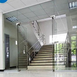 Gler að framan dyrnar